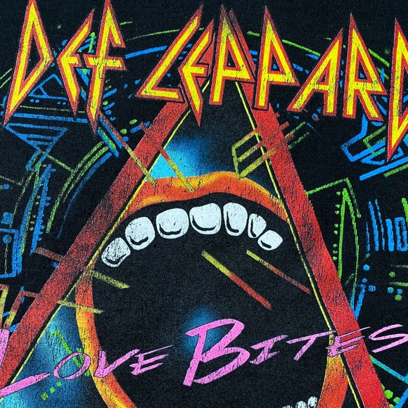 Def Leppard ‘Love Bites’ Band Crew Sweatshirt - Picture 2 of 2